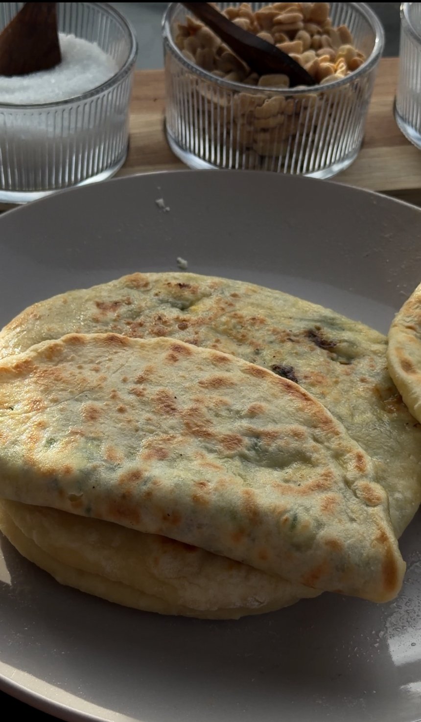 Сирні коржики з зеленню: рецепти на Колодія