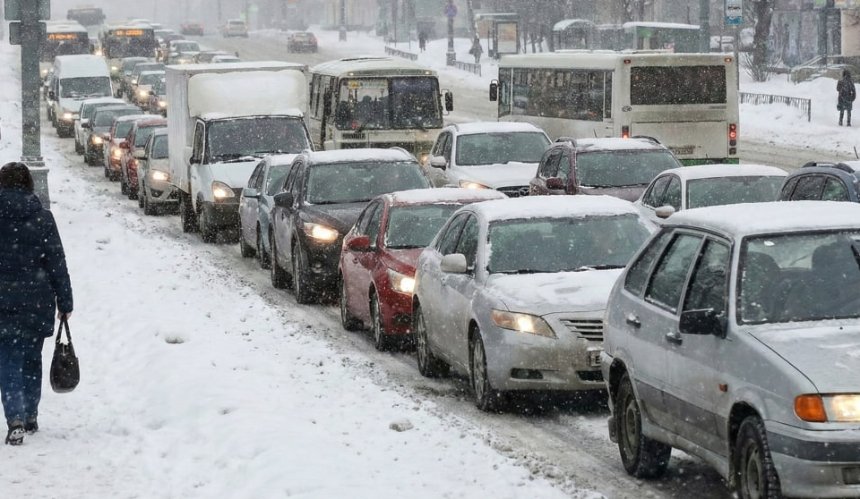 Через негоду ремонт доріг на Столичному та Набережному шосе перенесли: дати та схеми