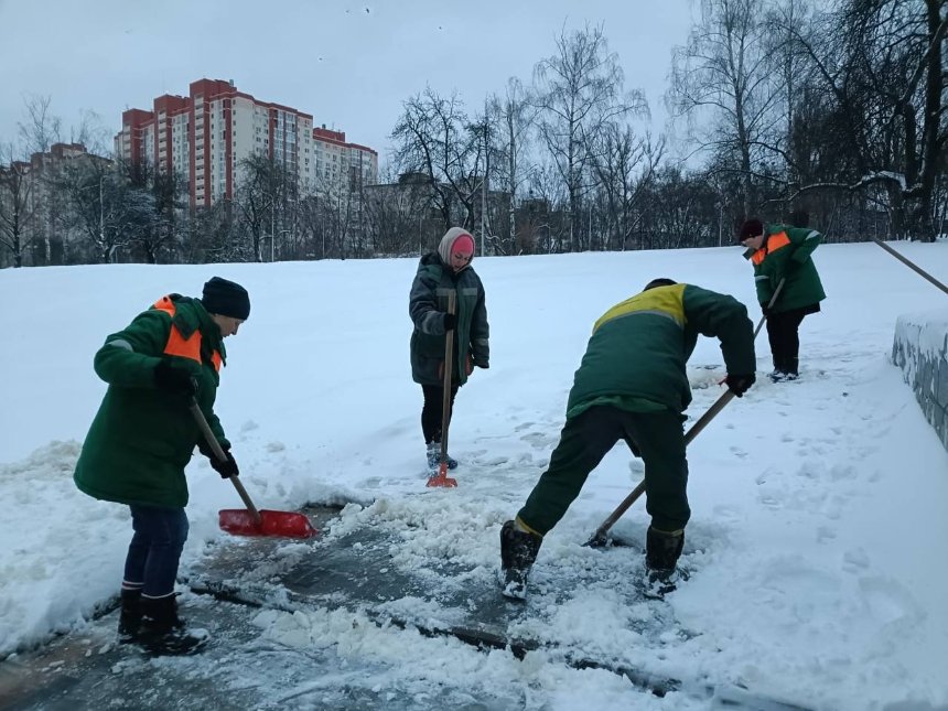Київ засипає снігом