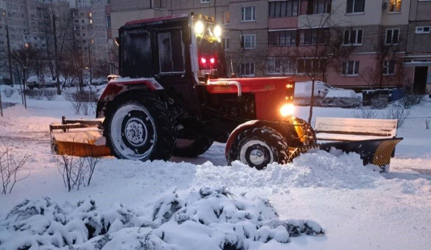 Київ засипає снігом: який стан доріг та вулиць