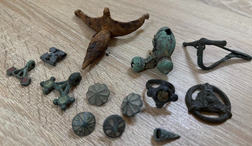 Київська митниця передала врятовані артефакти до п'яти музеїв України: фото