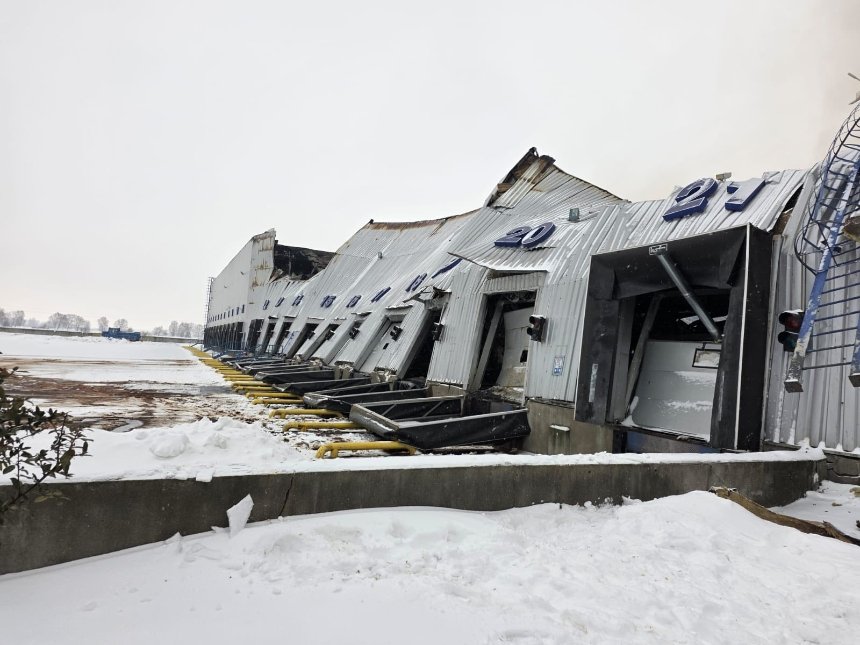 Логістичний центр Roshen під Яготином після обстрілу повністю згорів