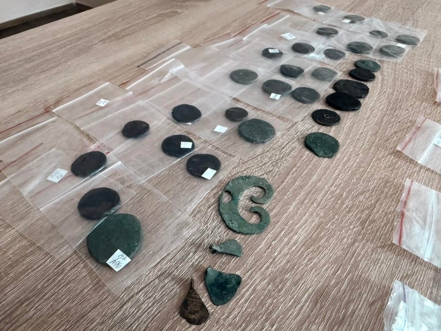 Київська митниця передала врятовані артефакти до п'яти музеїв України Київська митниця передала врятовані артефакти до п'яти музеїв України