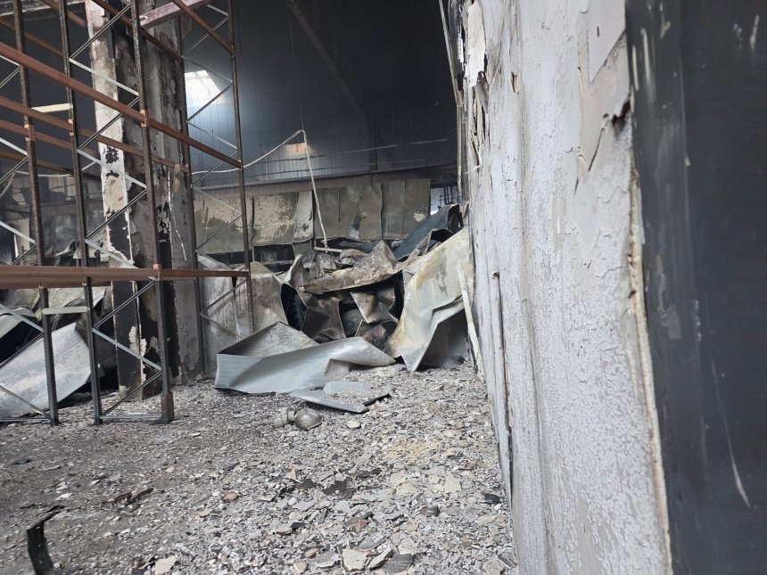 Логістичний центр Roshen під Яготином після обстрілу повністю згорів