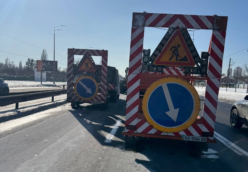 У Києві розпочали масову ліквідацію ям на дорогах У Києві розпочали масову ліквідацію ям на дорогах