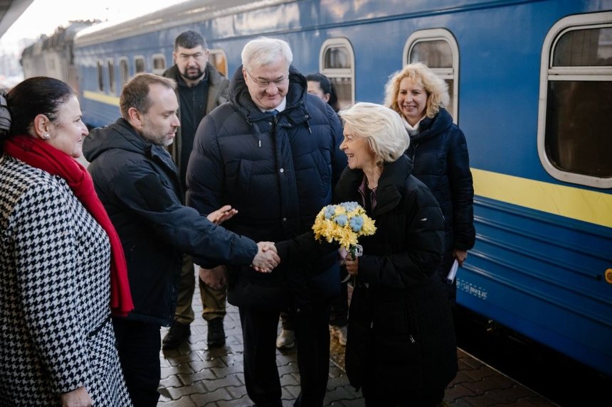 До Києва залізницею прибули 26 міжнародних делегацій до роковин вторгнення До Києва залізницею прибули 26 міжнародних делегацій до роковин вторгнення