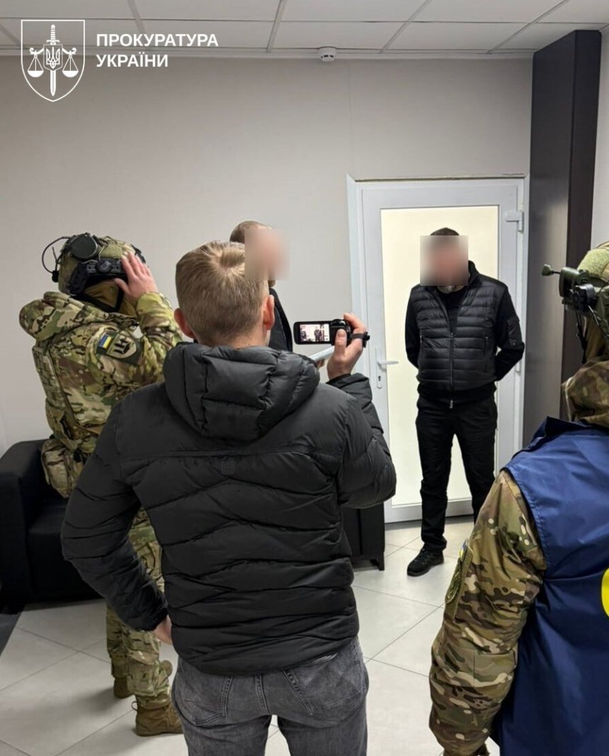 Розкрадання на обороні аеродромів: на хабарі затримали посадовців Повітряних Сил і СБУ