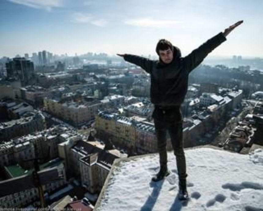 Весна на старте: последний взгляд на зимний Киев с высоты его крыш