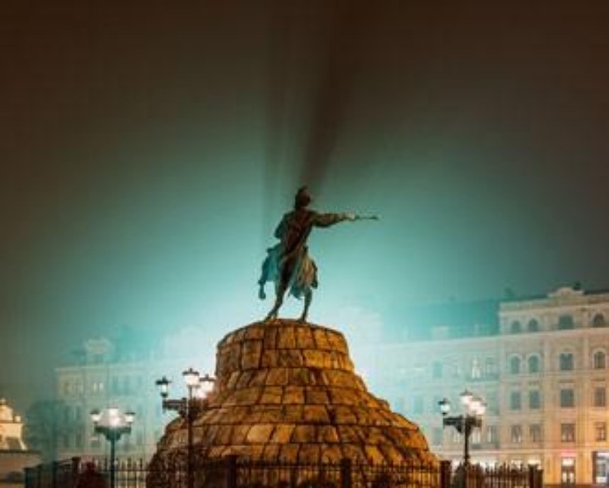 Вечерний Киев: 20 кадров, влюбляющих в «темную сторону» столицы