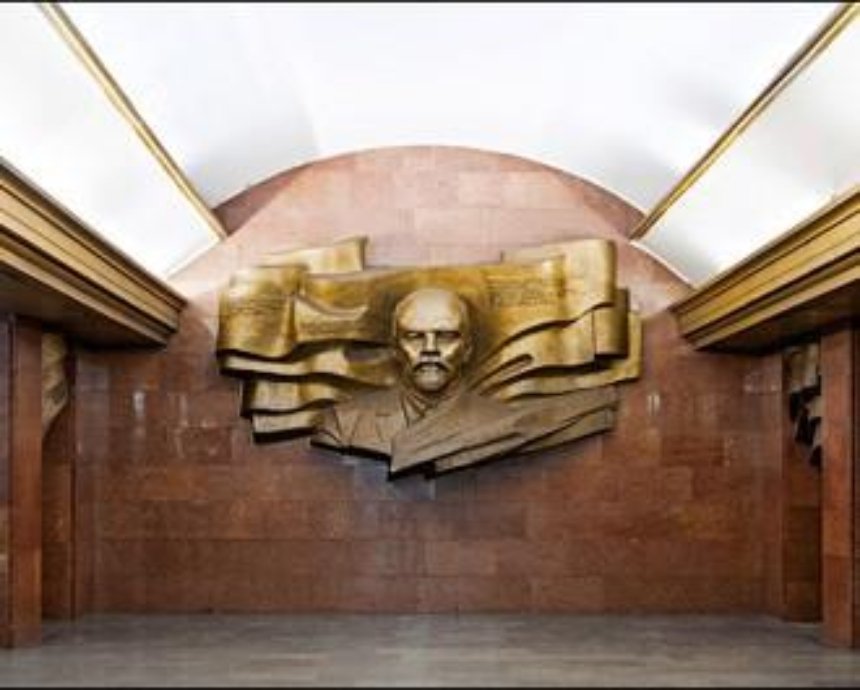 Ильич нерушимый: «неубиваемый» бюст Ленина на «Театральной»