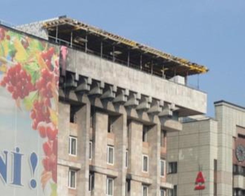 Киевские власти подали в суд, требуя снести надстройку на здании Дома профсоюзов