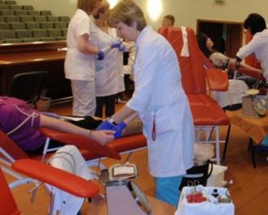 Голосеевцы сдали 90 литров крови для киевских госпиталей