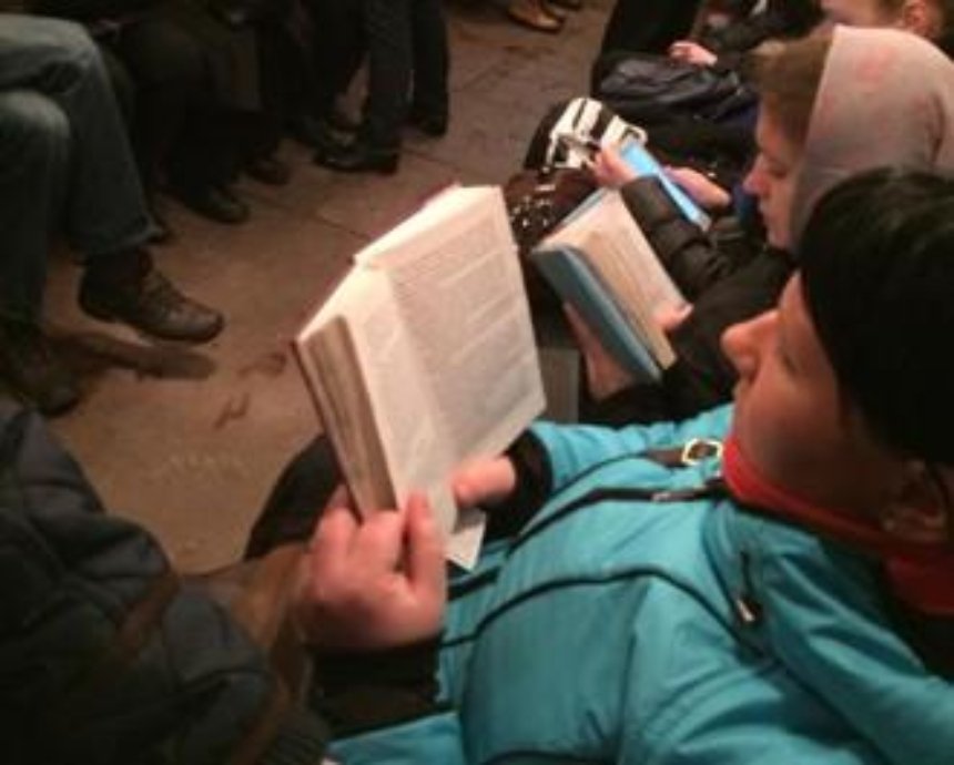 В киевском метро пройдет флешмоб для поддержки чтения среди киевлян