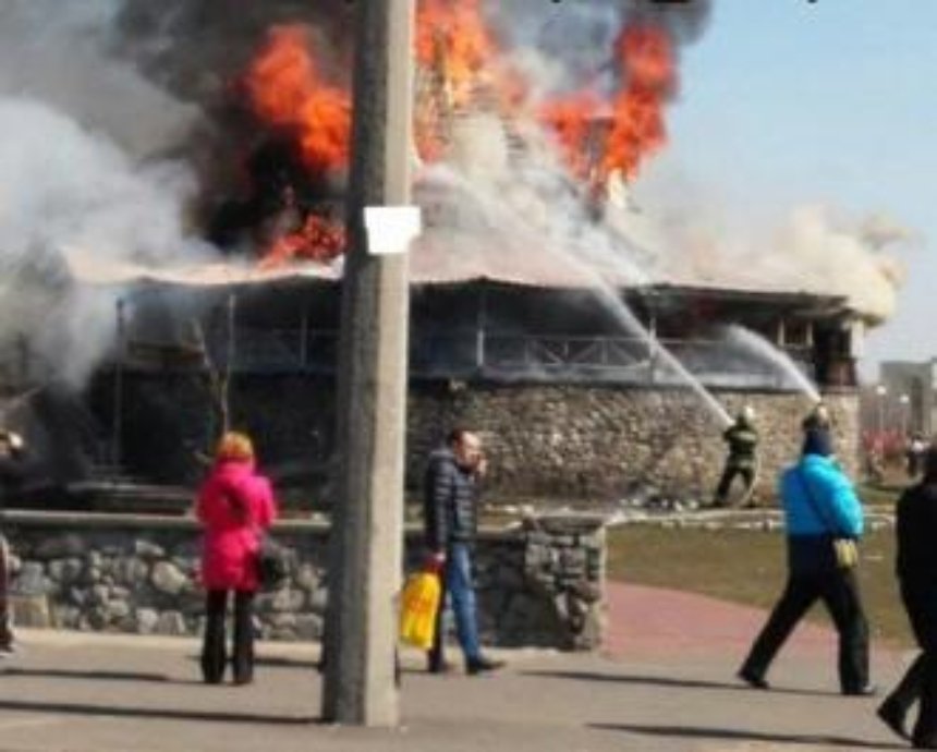 В Киеве сгорел ресторан (фото, видео)