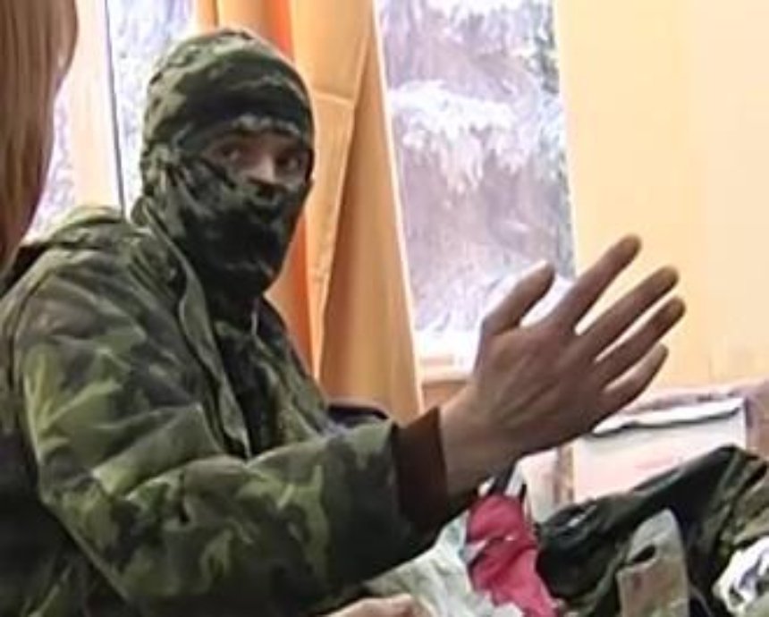 В Киеве аферист в балаклаве назвался айдаровцем и лечился за счет волонтеров