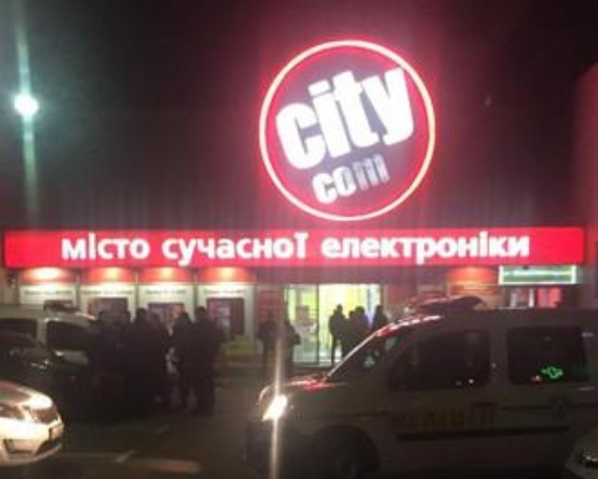Киевская прокуратура провела обыск в магазине техники City.com (фото, видео)