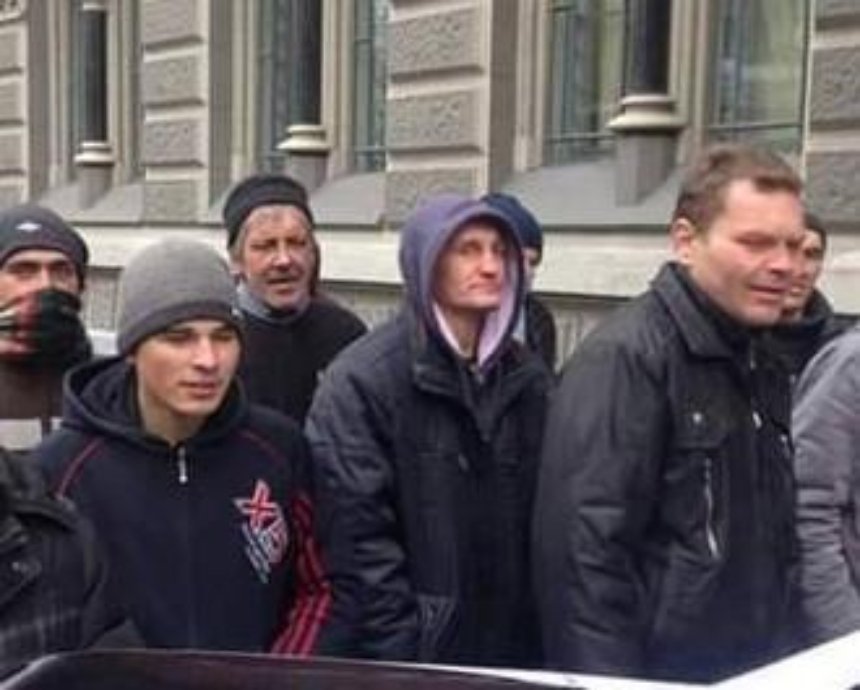 На протест, как на работу: в Киеве за участие в митингах предлагают по 30-50 гривен