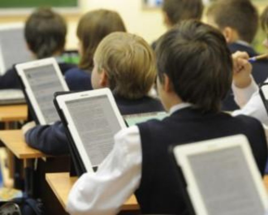 Для киевских школьников закупят 25 тыс. электронных учебников