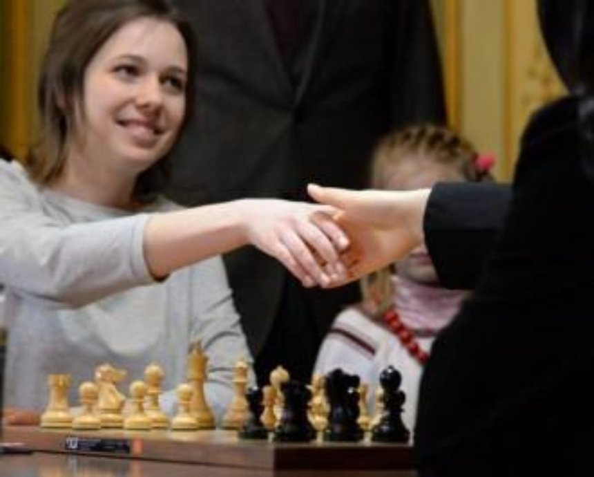 Перша партія Чемпіонату Світу з шахів у Львові за 100 секунд (відео)