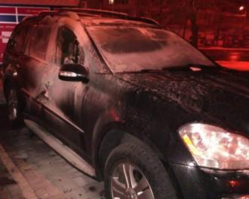В Киеве ночью жгли машины (фото)