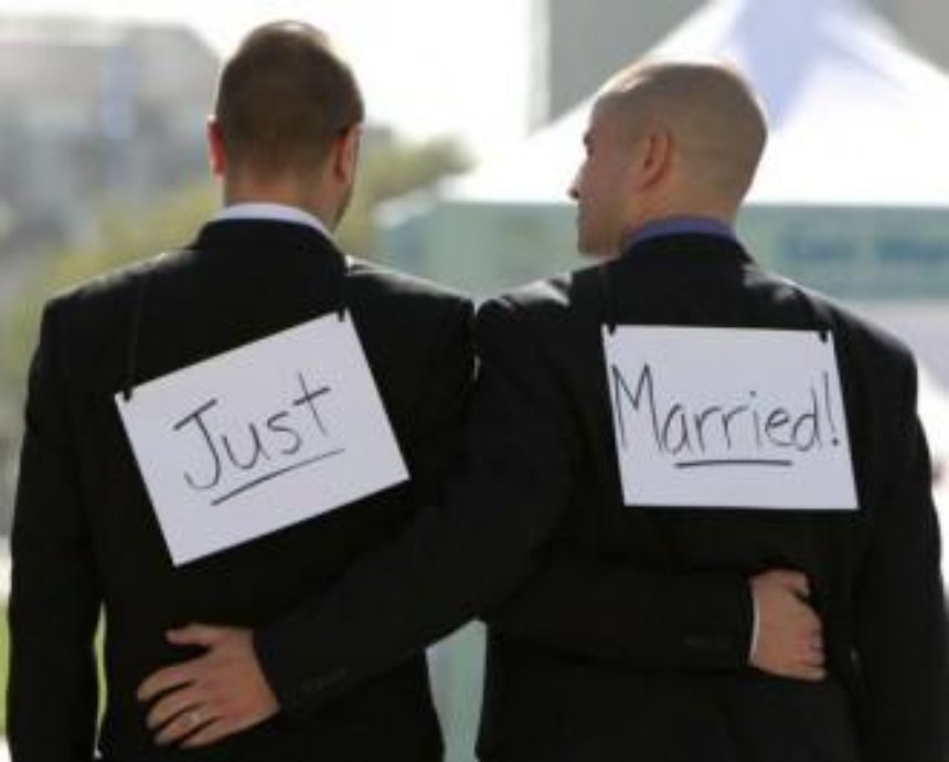 Кабмин готовит законопроект о легализации однополых браков