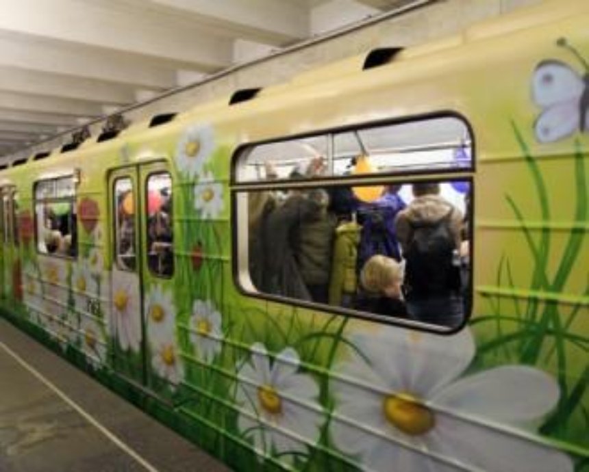 Сегодня в киевском метро запустят "поезд цветов"