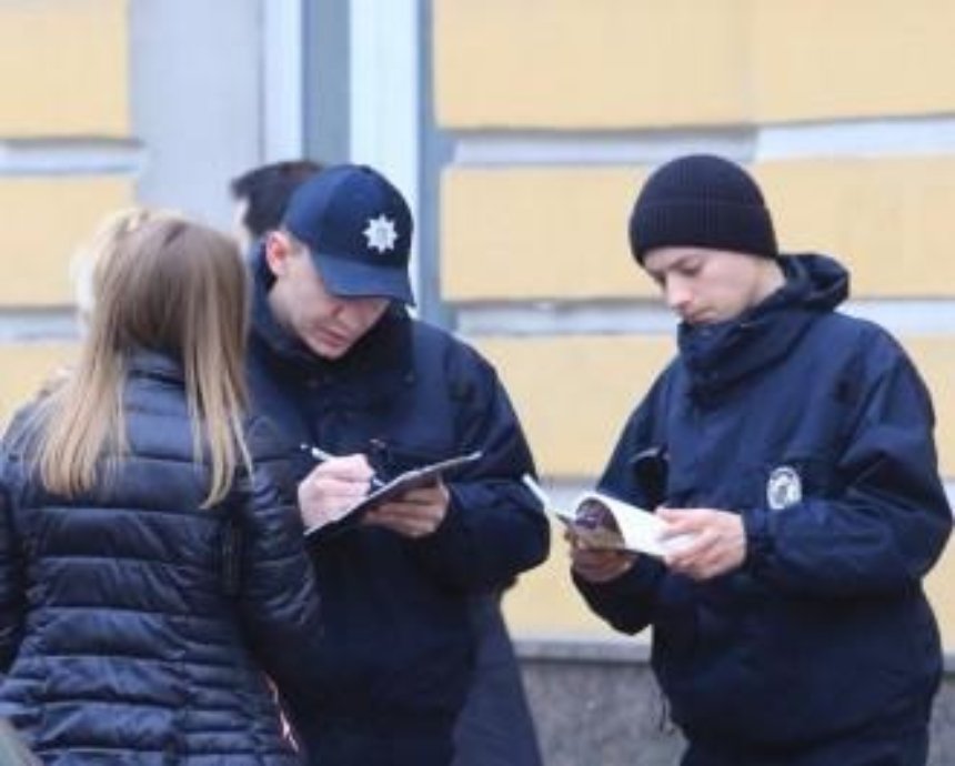 В Киеве могут начать штрафовать за мат на улице и мусор мимо урны
