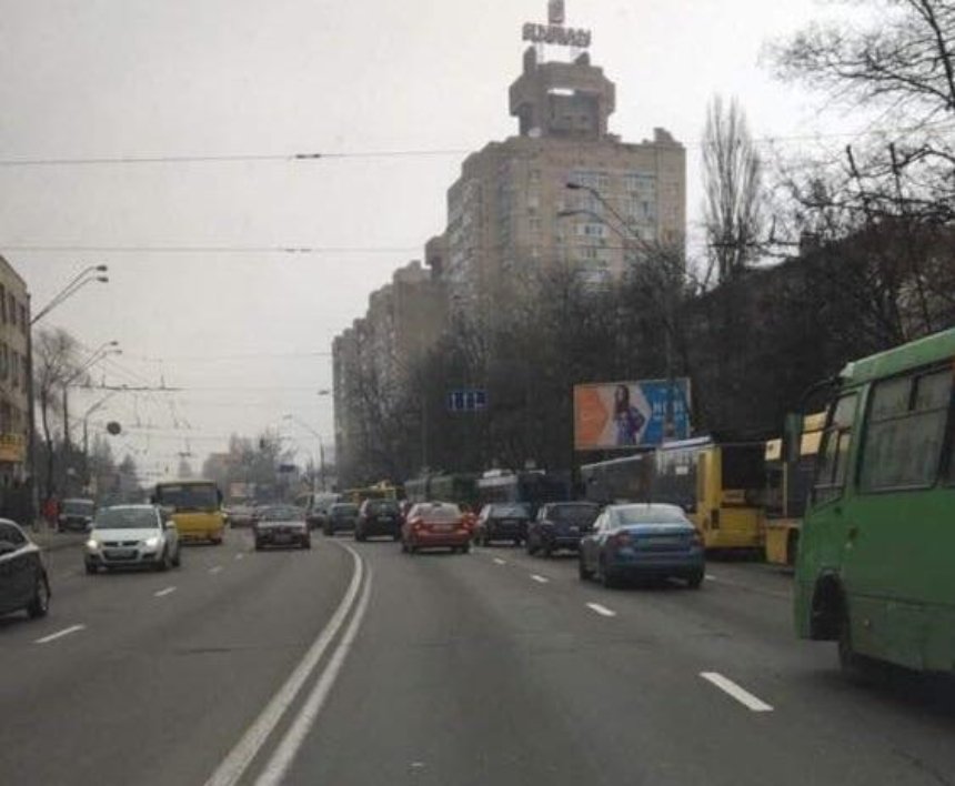 Ты не проедешь: в Киеве образовалась огромная пробка из-за троллейбусов (фото)