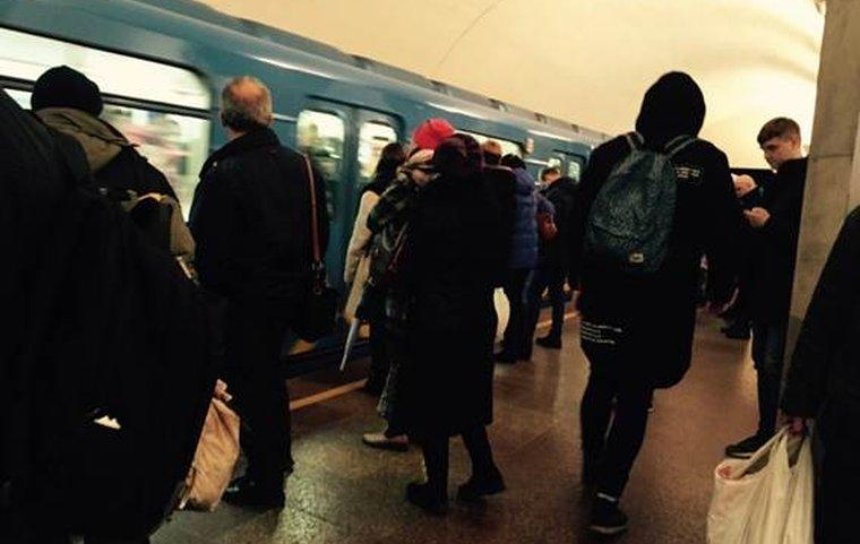 На страже порядка: пассажиры киевского метро сами поймали вора
