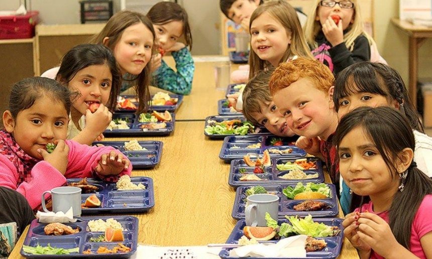 Дорогая еда: в столичных школах и детсадах подорожают обеды