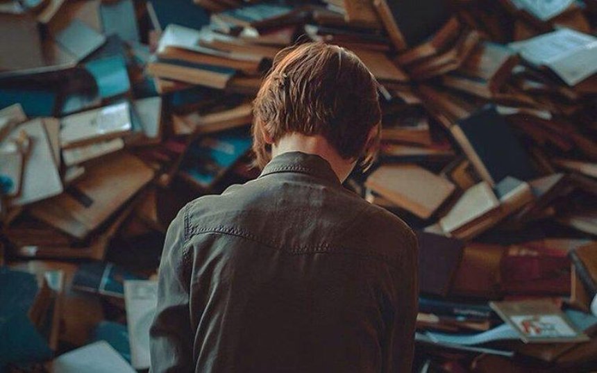 Пока не поздно: киевлян призывают забирать книги из уничтоженной библиотеки (обновлено)