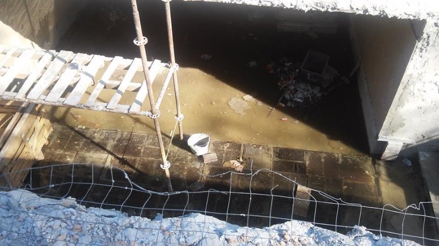 "Страна чудес": в Киеве затопило отремонтированный подземный переход (фото)