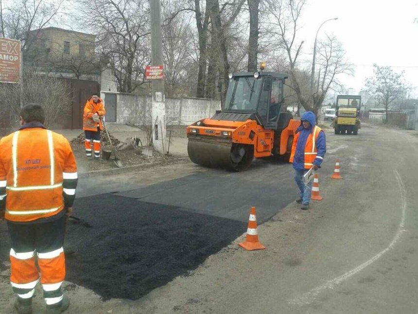 Ты туда не ходи: "Киевавтодор" перечислил улицы, которые ремонтирует