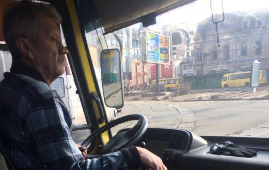 Еще и нахамил: водитель столичной маршрутки отказался бесплатно везти участника АТО
