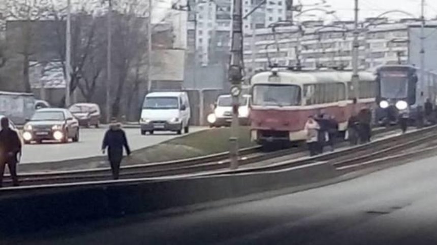 Пешком быстрее: в Киеве остановились скоростные трамваи 