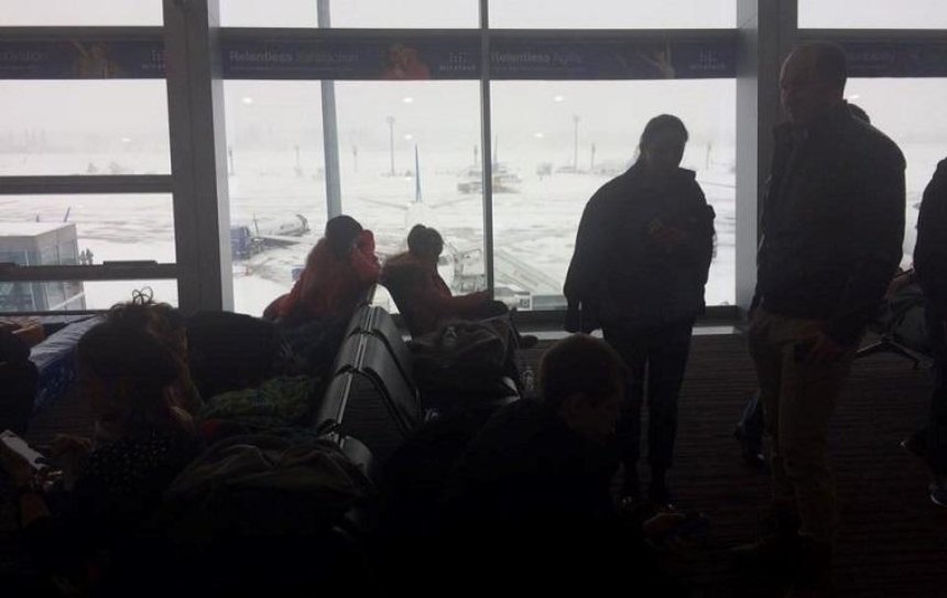В «Борисполе» из-за пассажиров самолет не может взлететь 13 часов