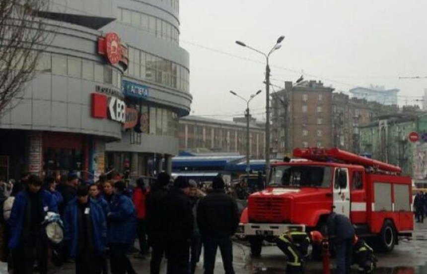Торговельний центр на Лук’янівці евакуювали через загрозу вибуху (оновлено)