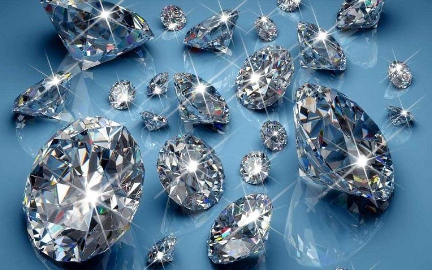 В Киеве в посылке из Китая обнаружили бриллианты (фото)