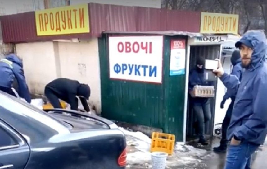В Соломенском районе произошло нападение на продуктовый магазин (видео)