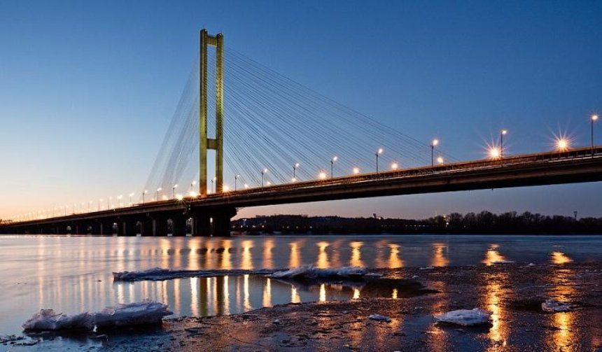 Завтра в Киеве перекроют сразу три моста