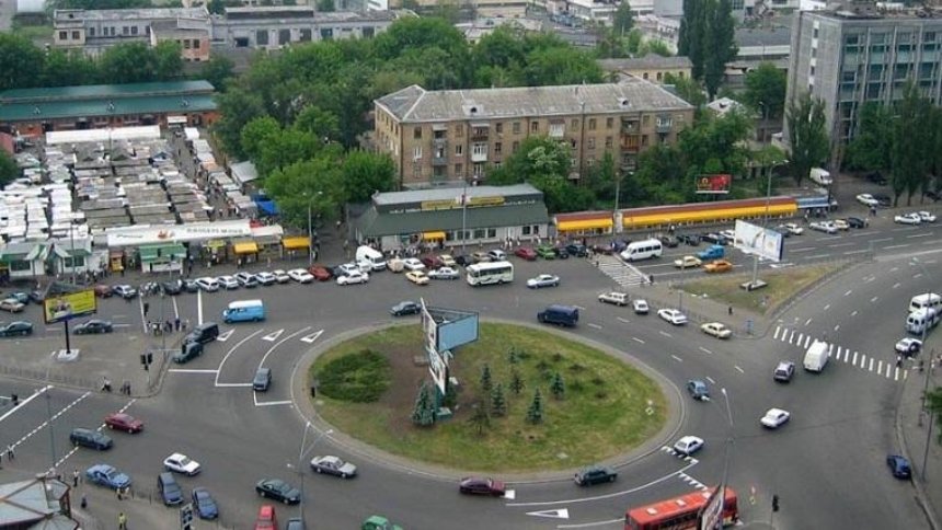 У Києві відремонтують Дарницьку площу 