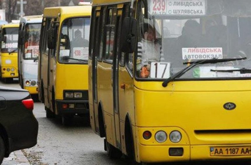 Киевлянин требует убрать пригородные маршрутки с Лыбедской площади