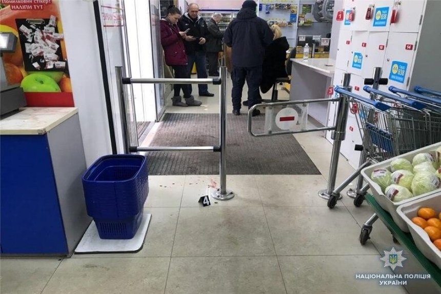В Подольском районе мужчина устроил стрельбу в супермаркете (фото)