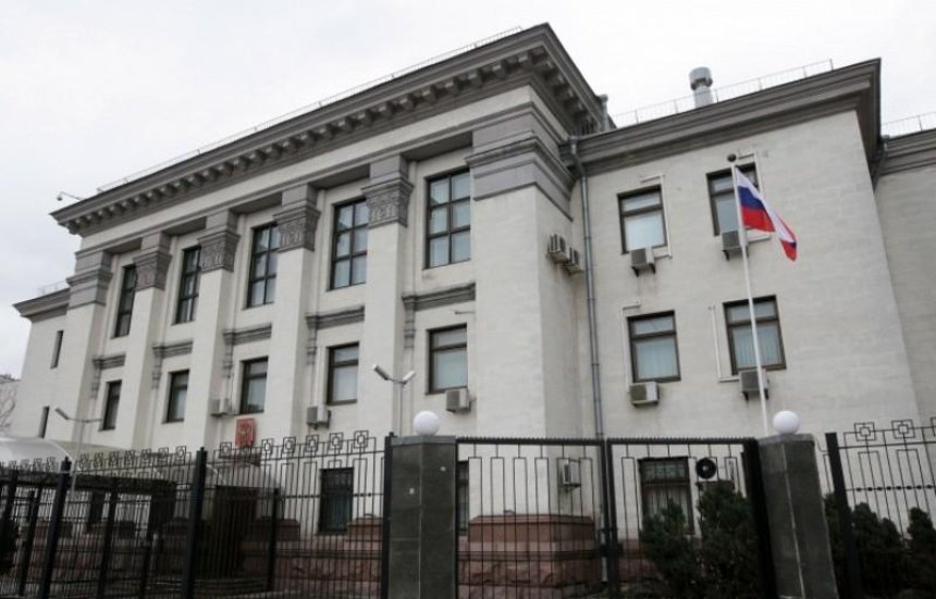 Украина вышлет 13 российских дипломатов