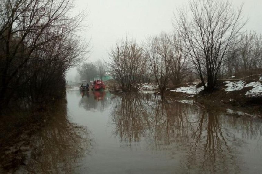 Участок дороги на Киевщине ушел под воду на 1,5 метра (фото)