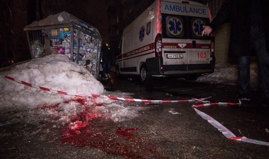 В Киеве нашли тело мужчины с ножом в груди (фото)