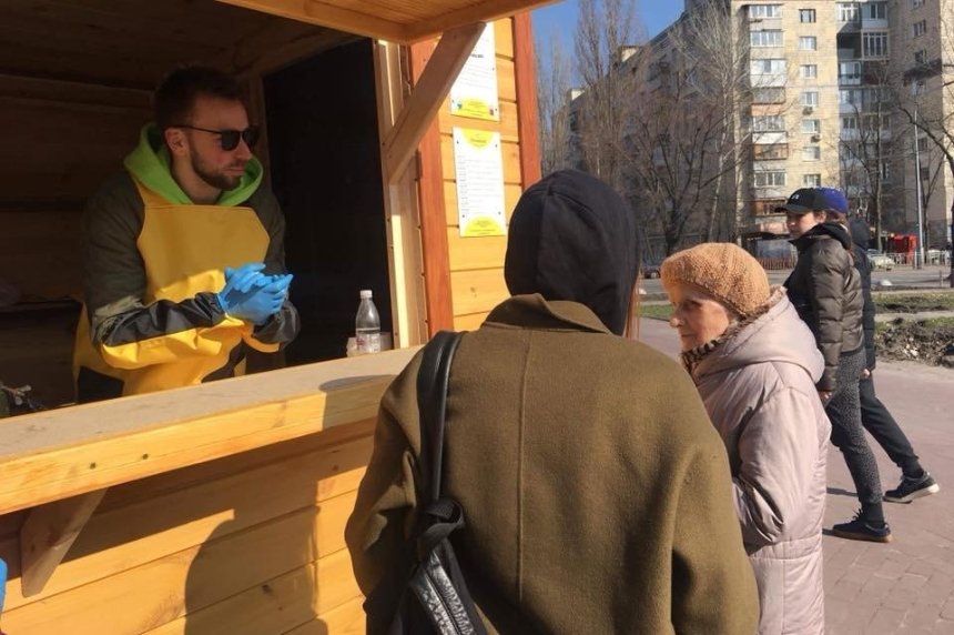На Русановке открылась точка бесплатного питания «Обед без бед»
