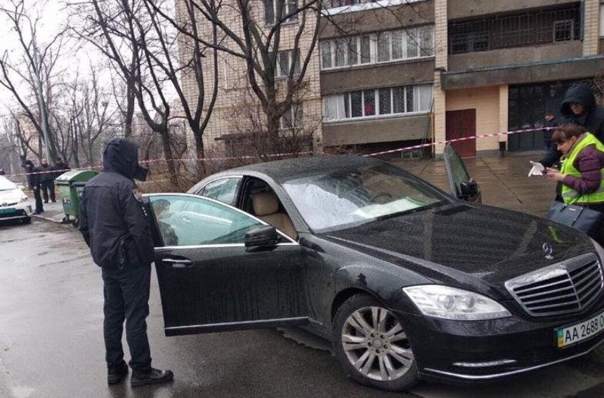 Стрельба в Киеве: неизвестный расстрелял водителя Mercedes (фото) (обновлено)