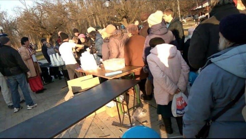 В Киеве раздавали сладкую вату от имени кандидата в президенты (фото, видео)