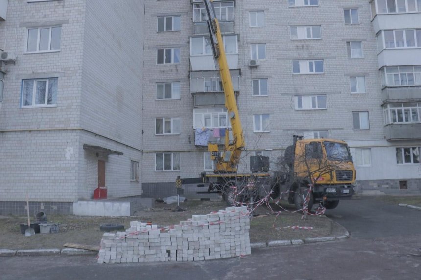 На Киевщине строитель упал с высоты 6 этажа и разбился насмерть